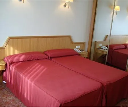 Chane Отель La Puebla De Alfinden